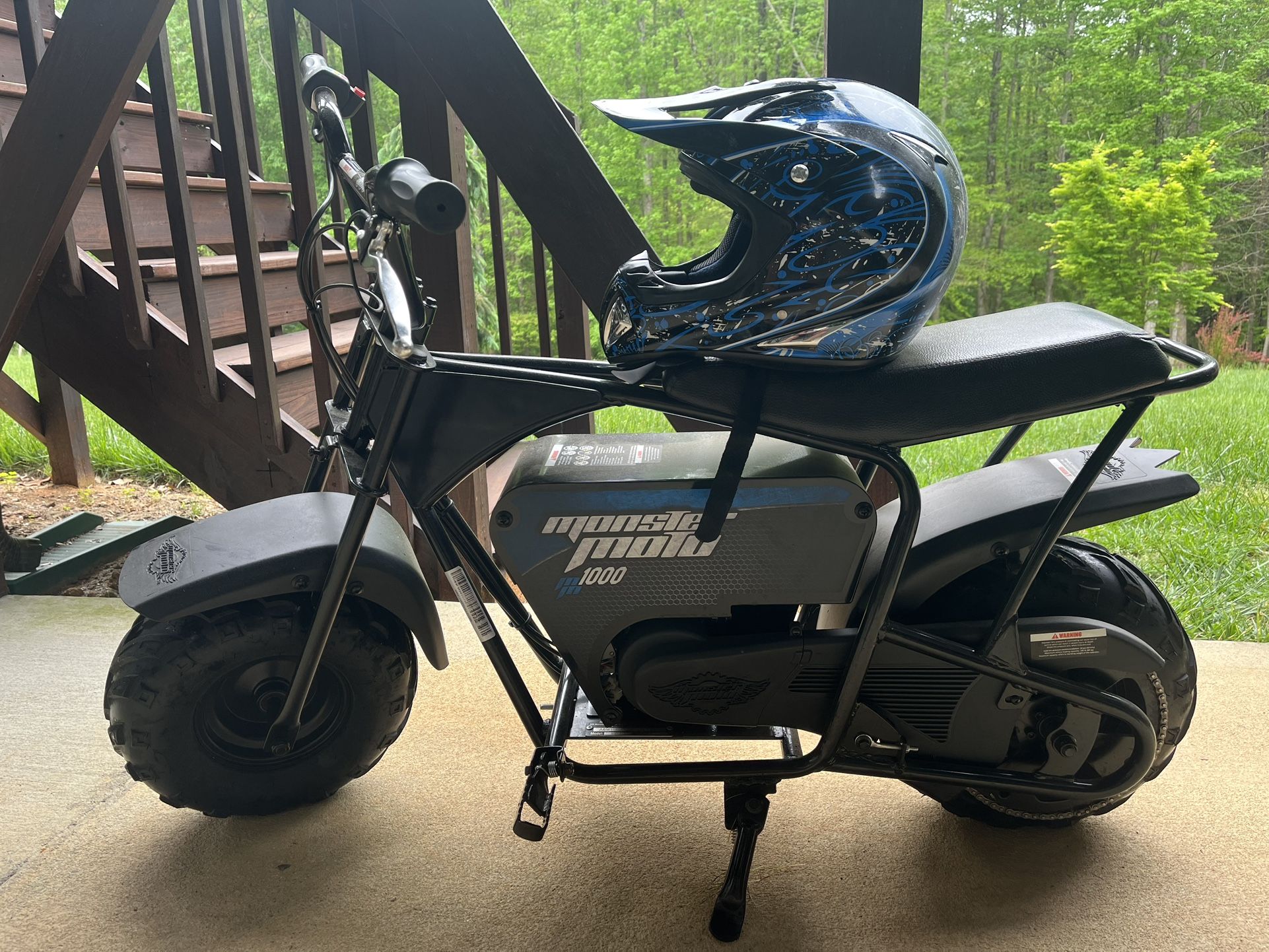 Electric Mini Bike plus Helmut