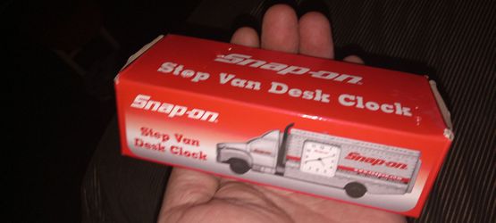 New in the box factory snapon highly collectable stepvan desk clock