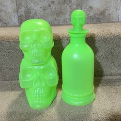 Target Hyde Eek Green Glowing Skull Blow Mold set of 2 Stack & bottle w/lid
