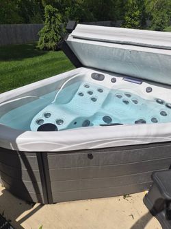 2024 MasterSpa Twilight TS240 Hot Tub – Like New, 3-Seater - Grove City, OH