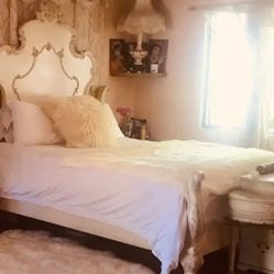 Gorgeous Queen bed shabby chic victorian 