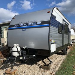 2022 Avenger 17 Ft FQS Camper 