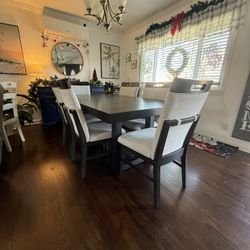 Brand New Expandable 7-Piece Dining Set