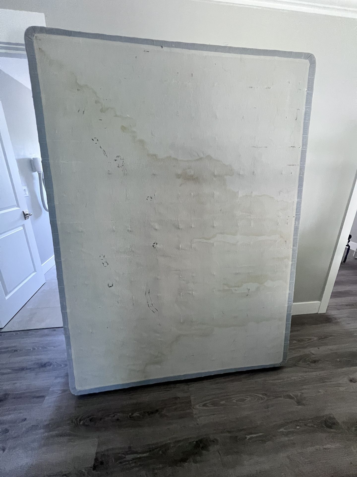 FREE QUEEN BOX SPRING