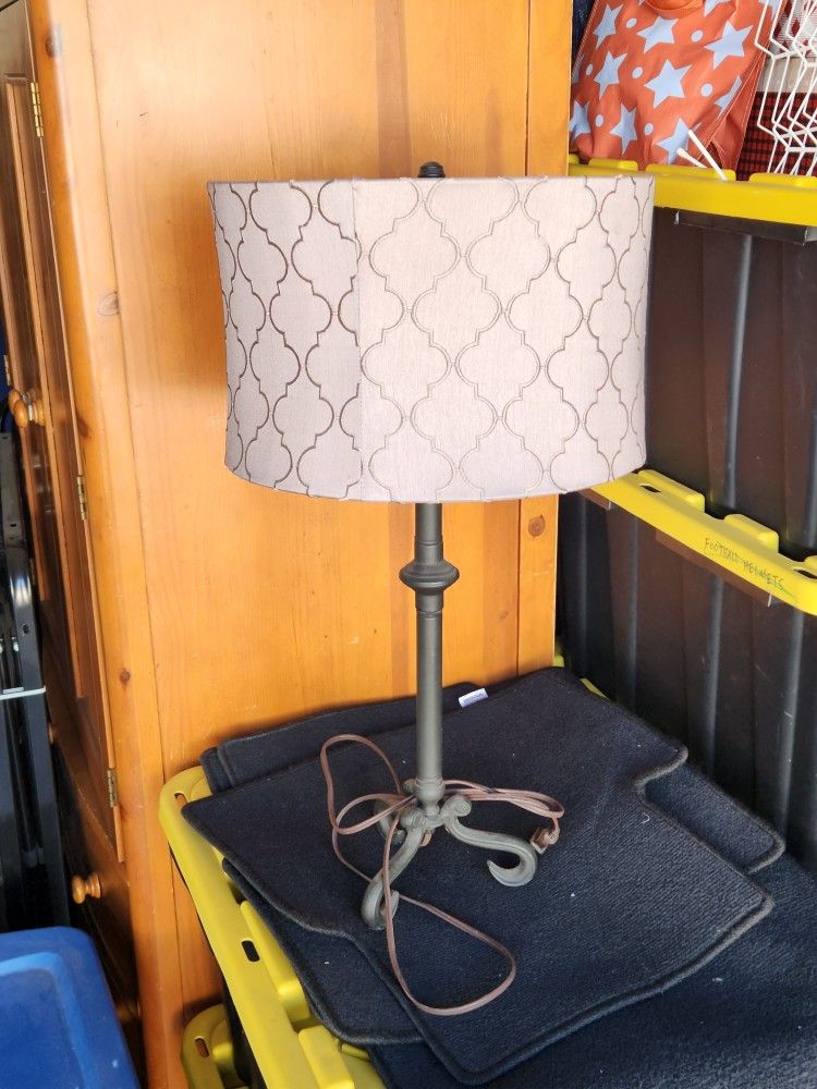 Lamp w/ Decorative Lamp Shade