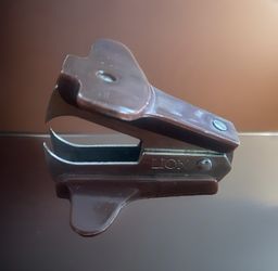 Vintage Lion Staples Remover Brown