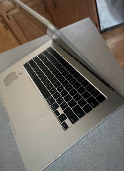 Macbook Air 15 inch M2.. Excellent condition.
