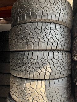 Vendo 285/70/R17 las 4 llantas Falken las 4 por $200