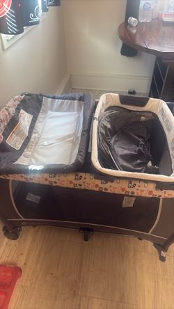 Pack and play bascinet and changing station