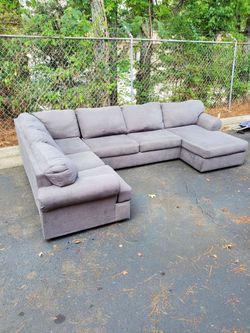 Gray Sectional Sofa In Excellent Condition