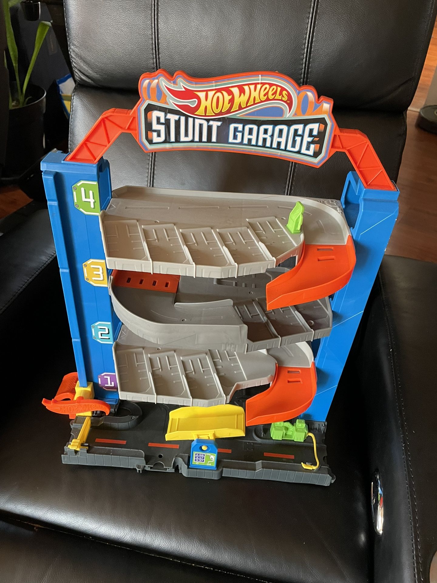 Hot Wheels Stunt Garage
