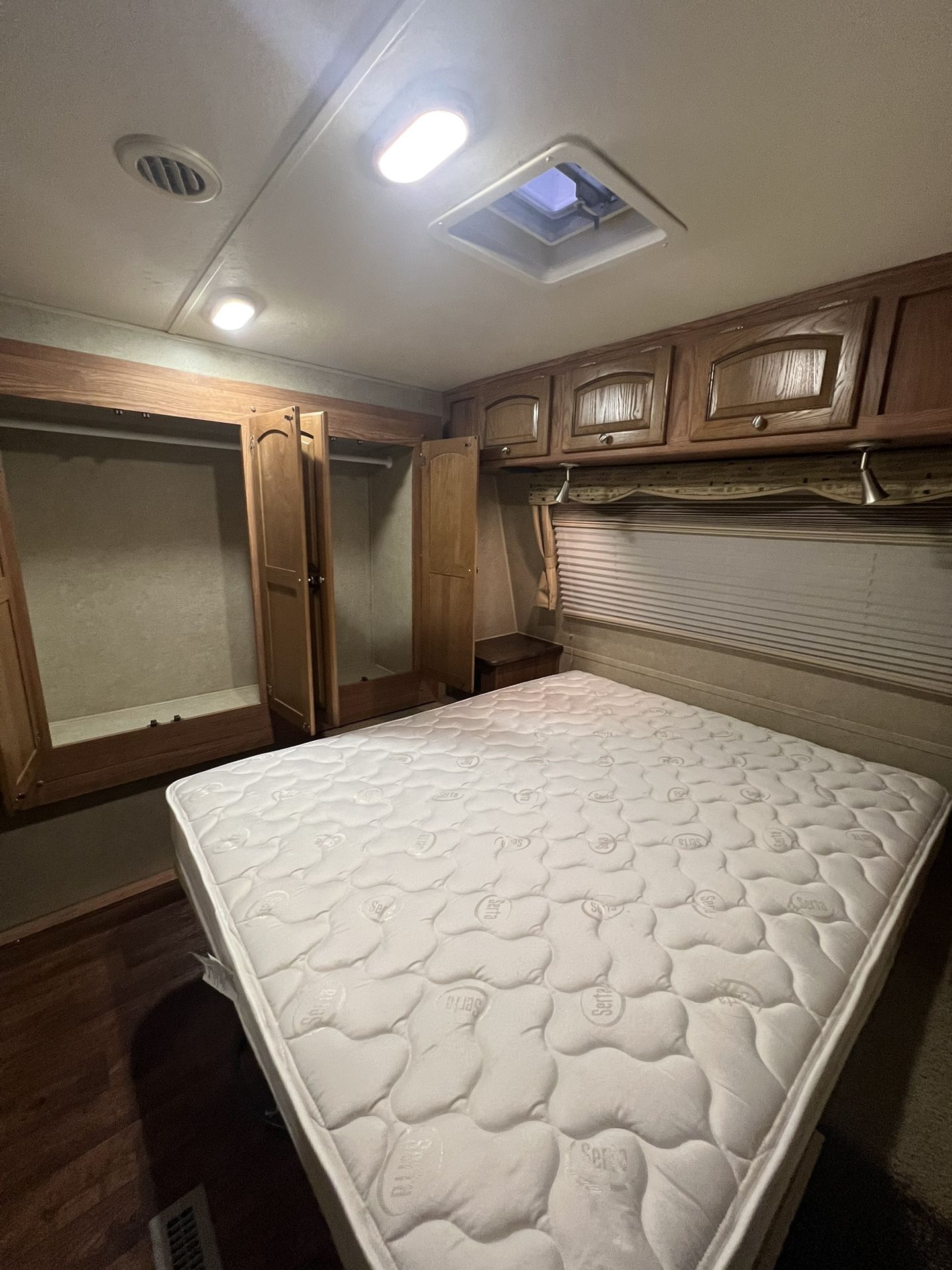 Rv Sleeps 10 For Sale 74 - z8t017s