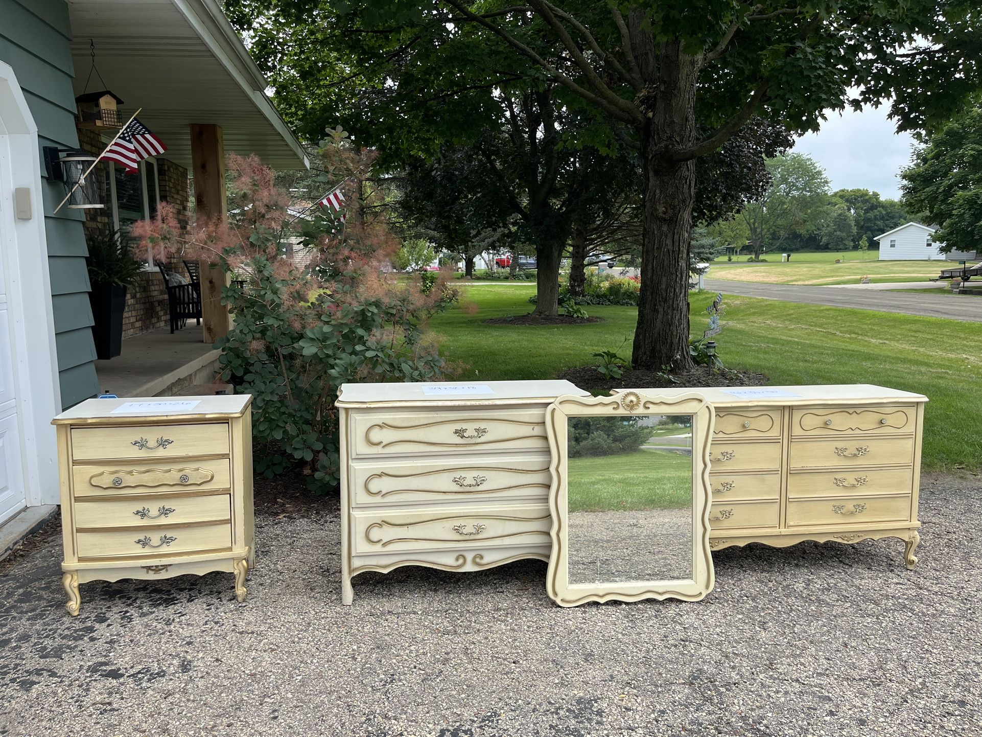 Dresser Set