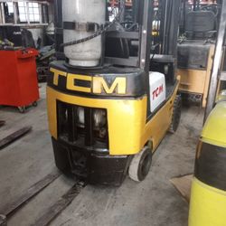 Forklift TCM Triple Mast 3000#