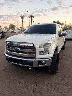 2015 Ford F150 SuperCrew Cab Lariat!! Clean title!