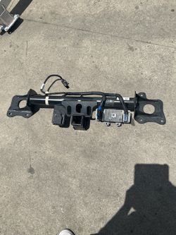 2010 - 2026 TESLA MODEL Y - TRAILER HITCH OEM