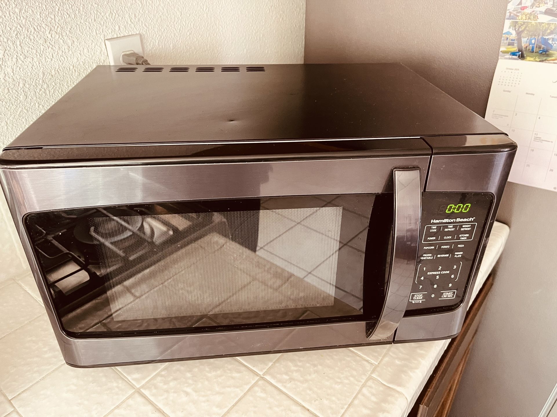 Microwave Oven Like New 1000 Watt Hamilton Beach 