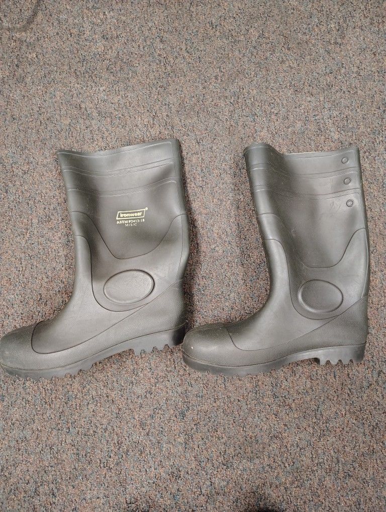 Sz 12 - Rubber Boots Men's - $8