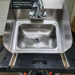 17"W STAINLESS STEEL HAND SINK with FAUCET and SPLASHGUARDS 