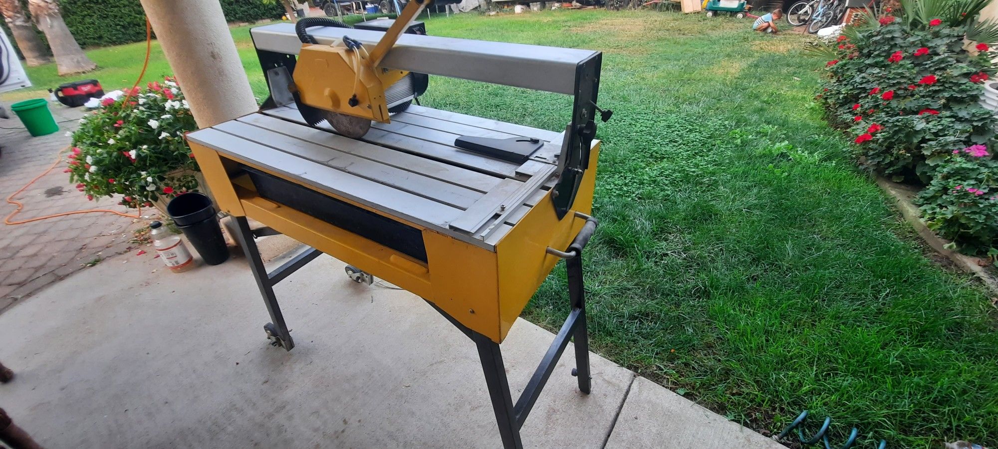 24 inch Tile saw. Good blade.Strong.