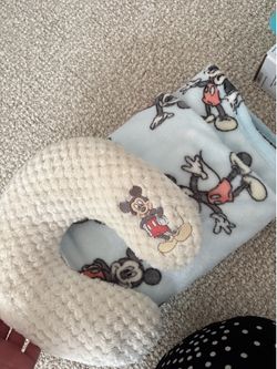 New baby blanket and head pillow