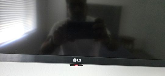 2 LG 75 inch flat screen tvs