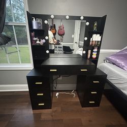 Cosmetic Vanity Or Art Desk 