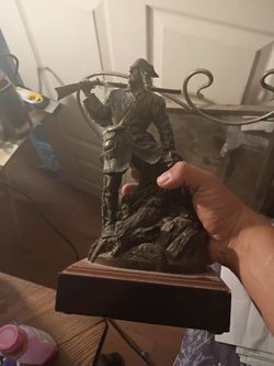 The TrailBlazer statue by Ric Scott
