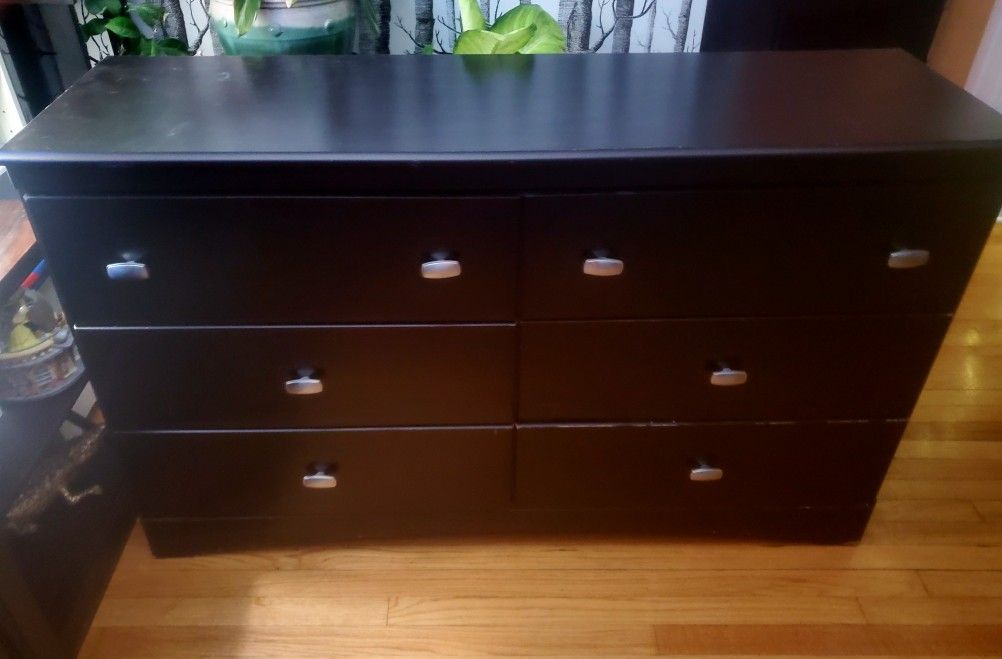 Black Wood 6 Drawer Dresser