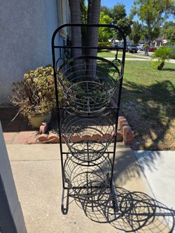 3 TIER IRON FRUIT OR VEGETABLE BASKET  STAND