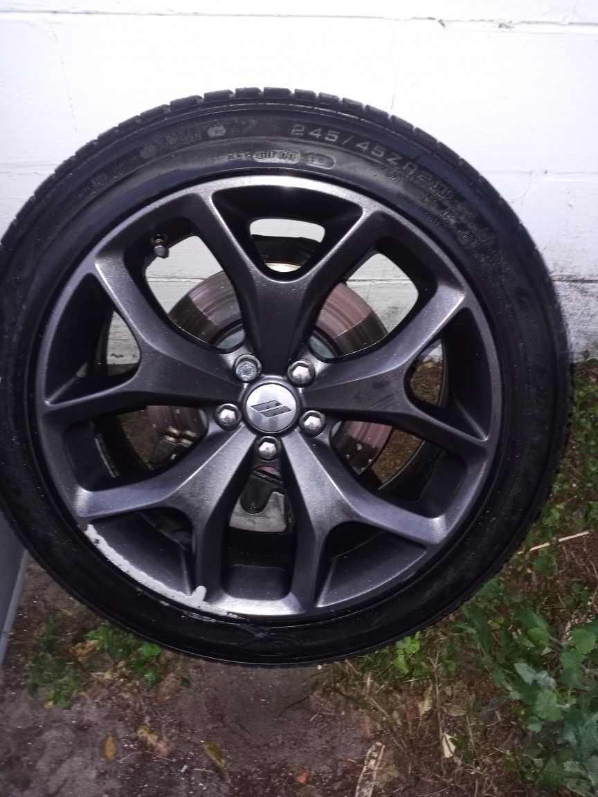 Wheel & Tire 245/45ZR20