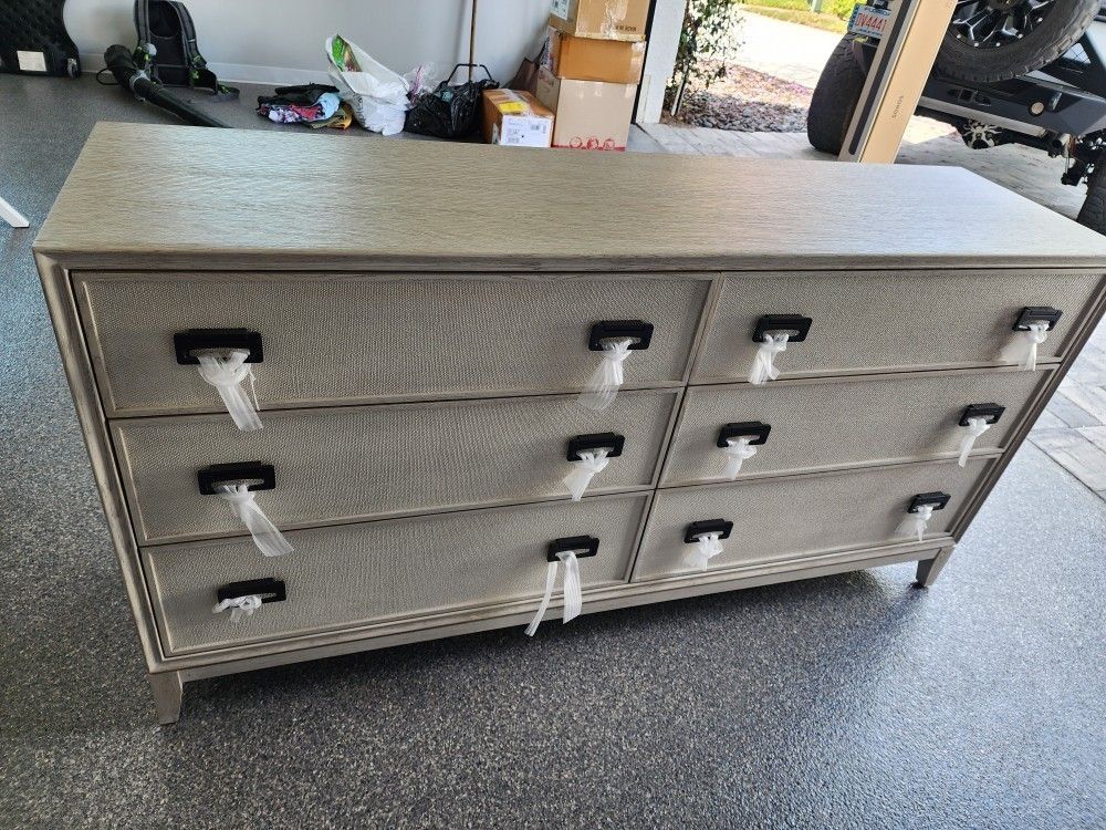 UNIVERSAL 6 Drawer DRESSER Console Table