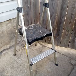 Gorilla Ladder - 225 Lb Step Stool 