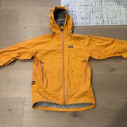 Patagonia Rain Shell Size: M