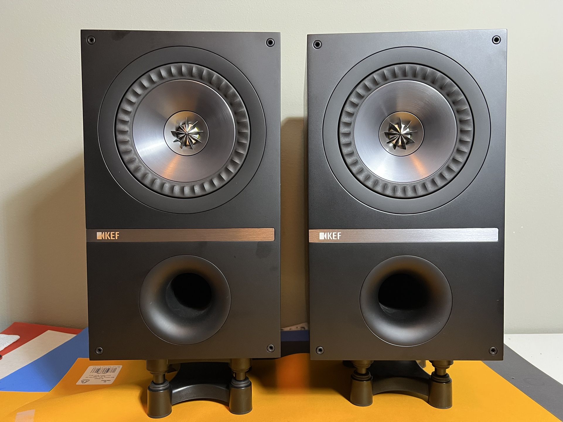 KEF Q300 Bookshelf Loudspeakers