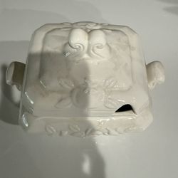 Gravy Boat White….Holiday