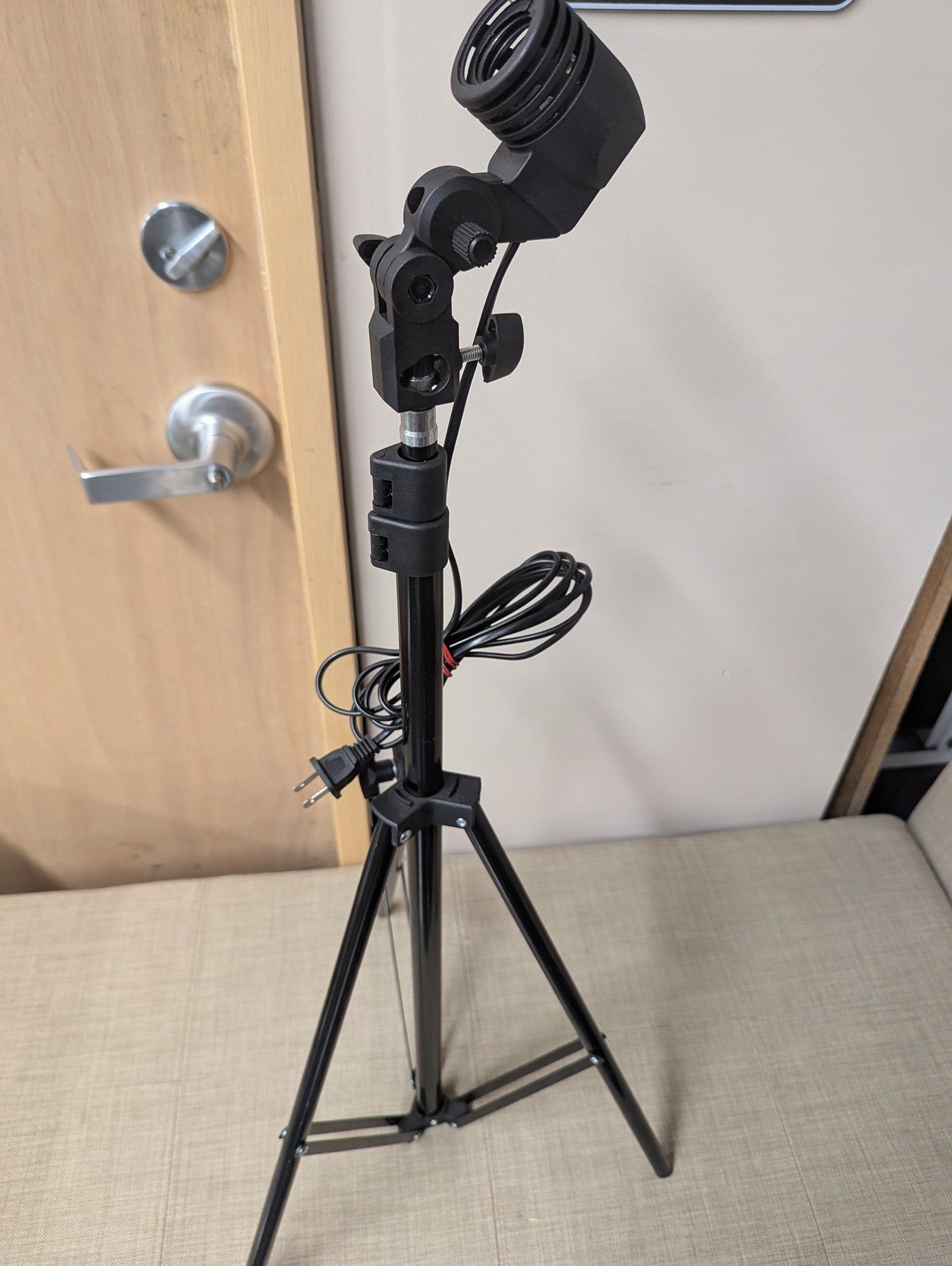 HYJ-INC Tripod Desk Lamp with Adjustable Arm