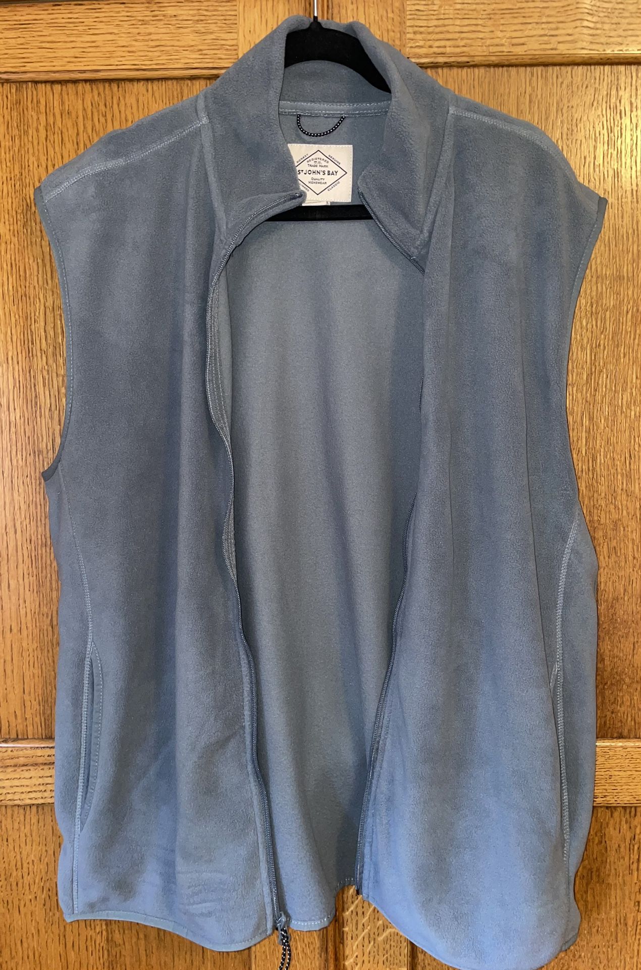 Grey Men’s Vest. Large 