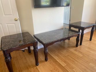 3-Piece Coffee & End Table Set – $275. Juego de 3 Mesas