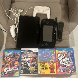 Wii U + 4 Games + Controllers