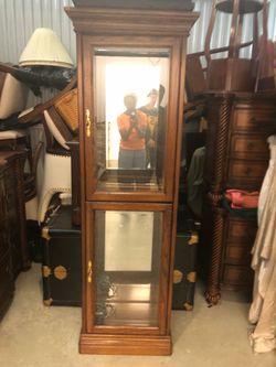 Selling furniture, dining room, set accent chair and curio cabinet. Excellent excellent condition.