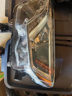 2016-2018 Toyota RAV4 left headlamp