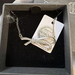 SWAROVSKI CRYSTAL NECKLACE ONLY 20 Dollars BRAND NEW 