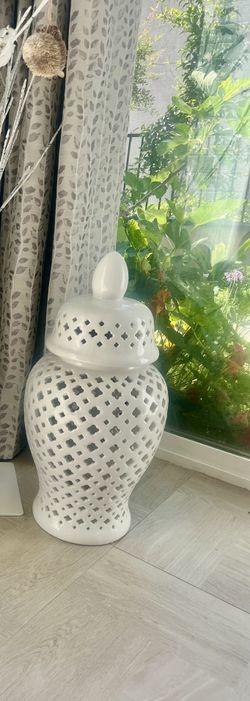 New floor ginger jar 25” Hight