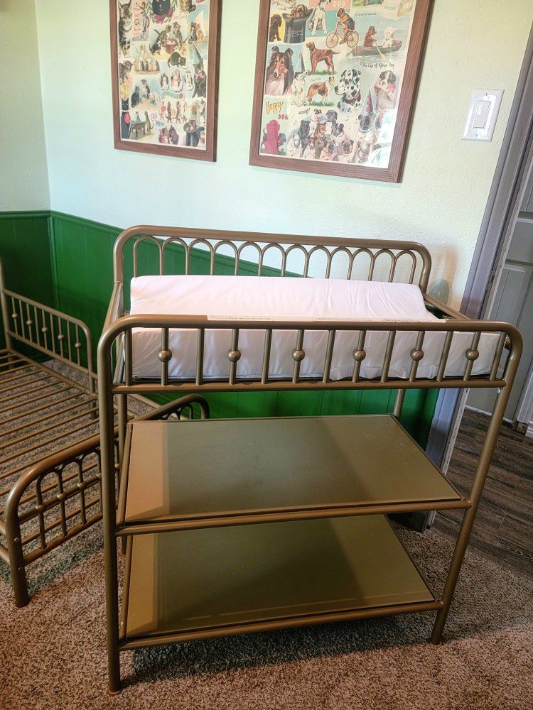 Diaper Changing Table With Pad