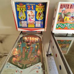 2 Pinball Machines