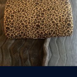Cheetah Back Pillow 