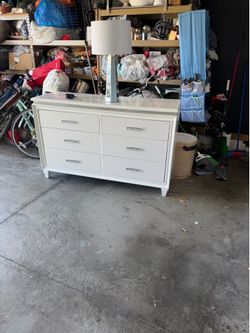 Nice dresser for sale with lamp, $80 obo