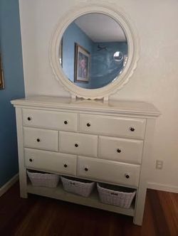 Bedroom set-need to sell ASAP