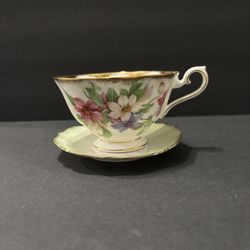Vintage circa 1950s-1960s tea cup, Royal Albert bone china England $5
